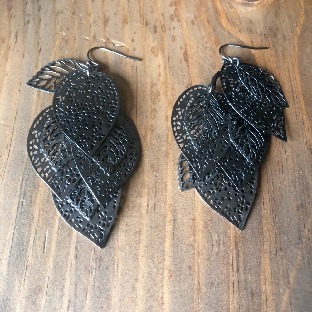 ⭐️3-$20 boho leaf earrings